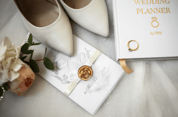 How to Organize Wedding Vendors: The Complete Guide