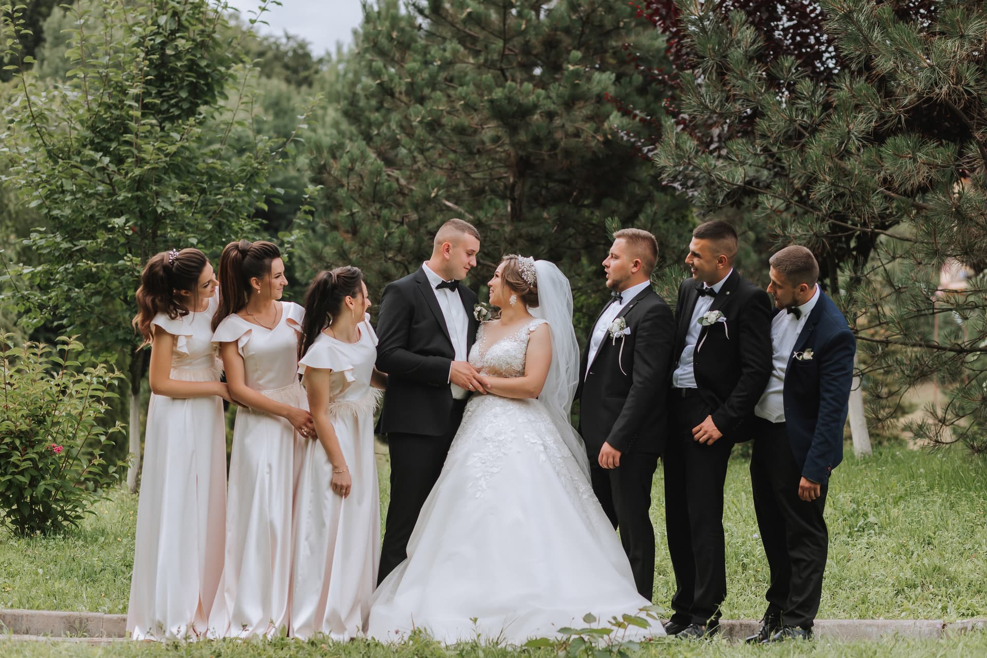 How to Keep Your Whole Wedding Party on the Same Page: Wedding Planning Organization Guide