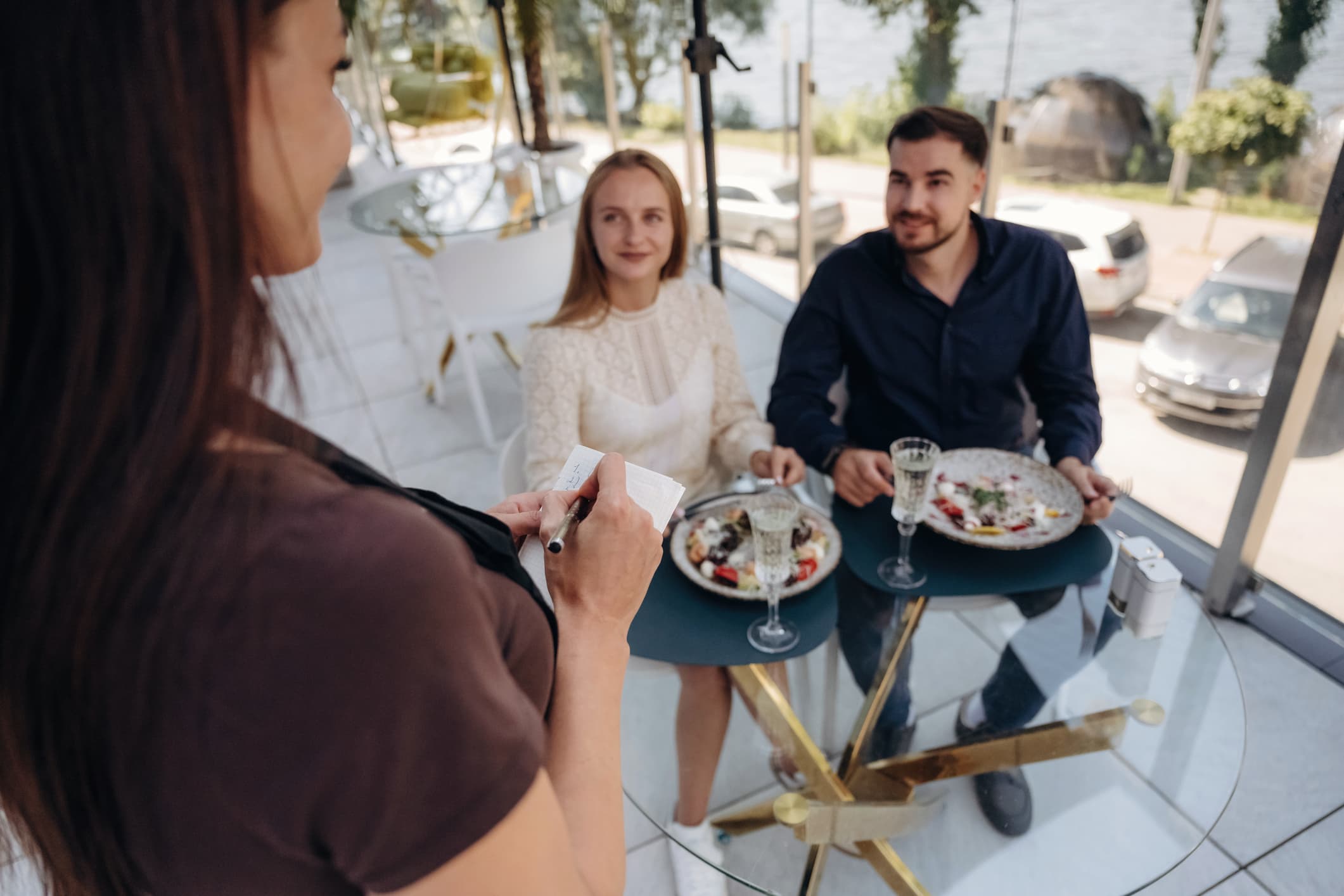 How to Negotiate With Wedding Vendors (Without Burning Bridges)