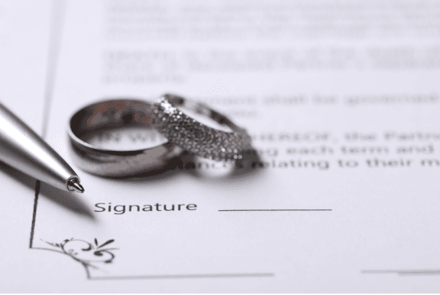 How to Read a Wedding Vendor Contract (So Your Wedding Day Runs Smoothly)